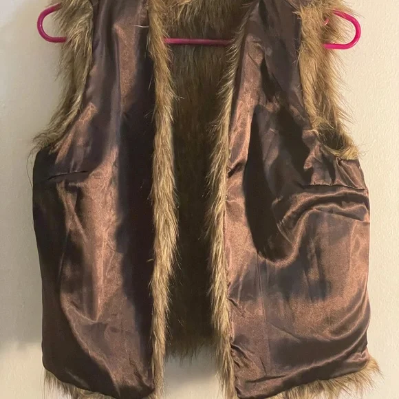 NWOT WD-NY Faux Fur Vest Size Small Make An Offer - Picture 5 of 8